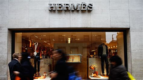 Hermès: l'erede cambia idea e lascia la sua fortuna al tuttofare